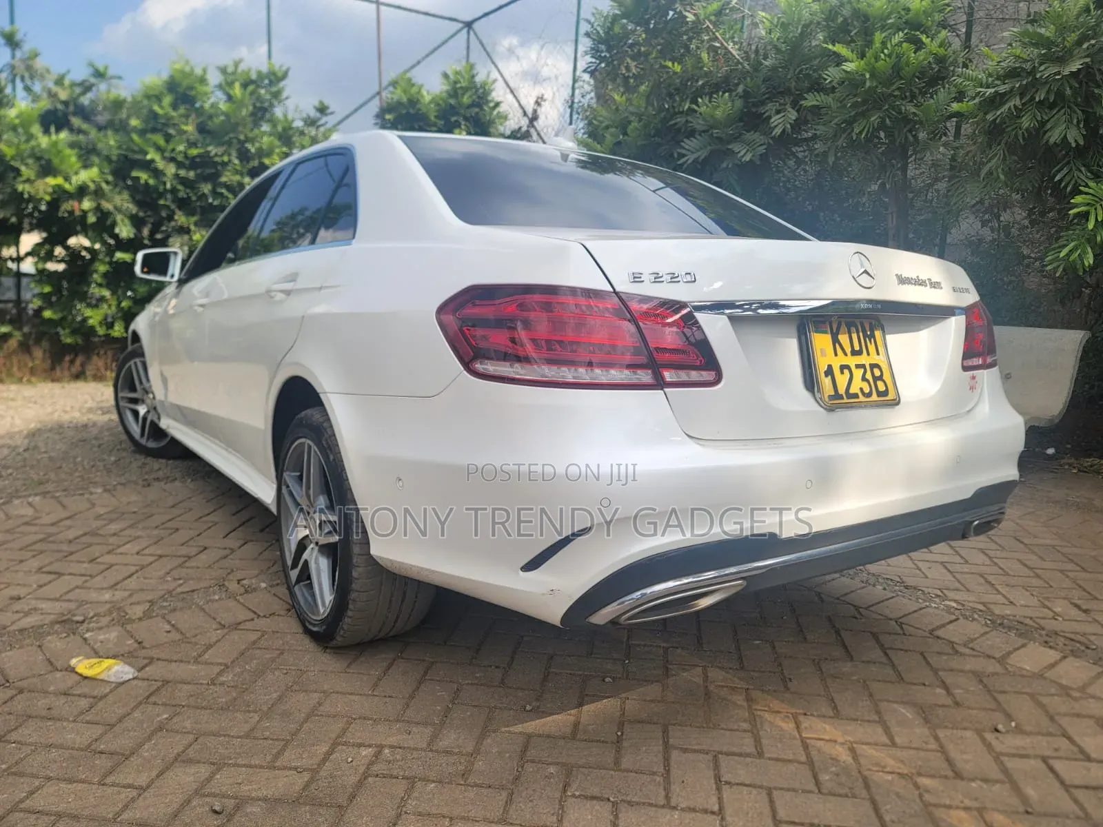 Mercedes-Benz 220E 2014 White