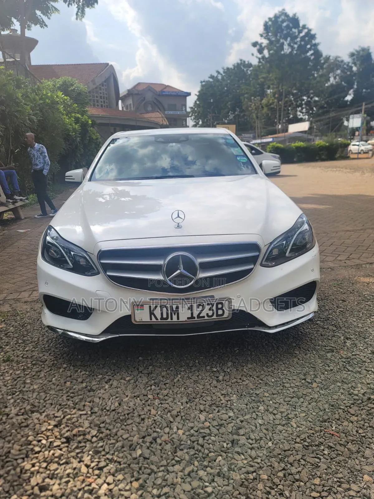 Mercedes-Benz 220E 2014 White