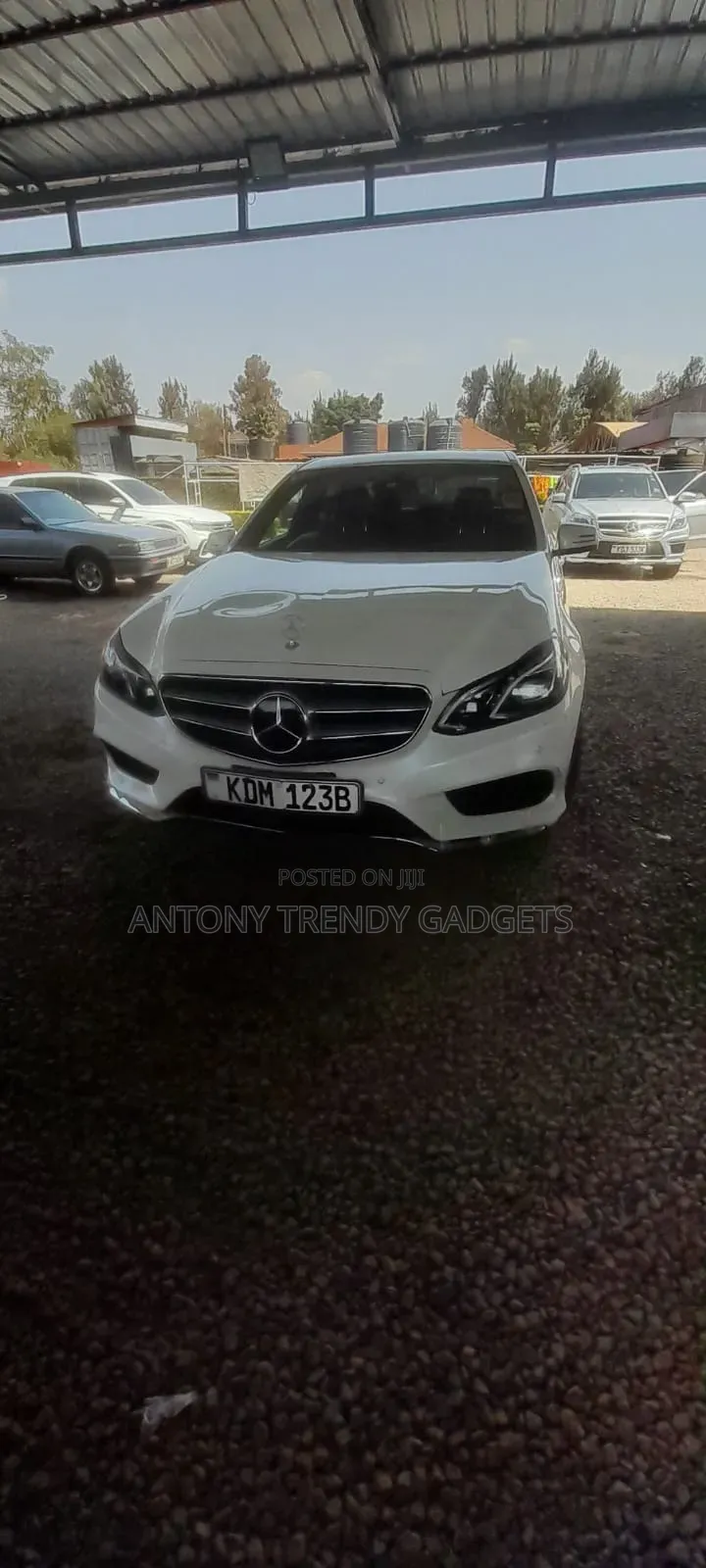 Mercedes-Benz 220E 2014 White