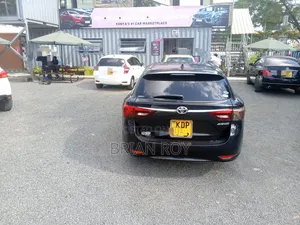 Toyota Avensis 2016 Black