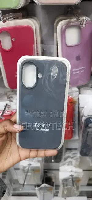 iPhone 17 : Slim, Flexible Dark Grey Silicone Body Cover