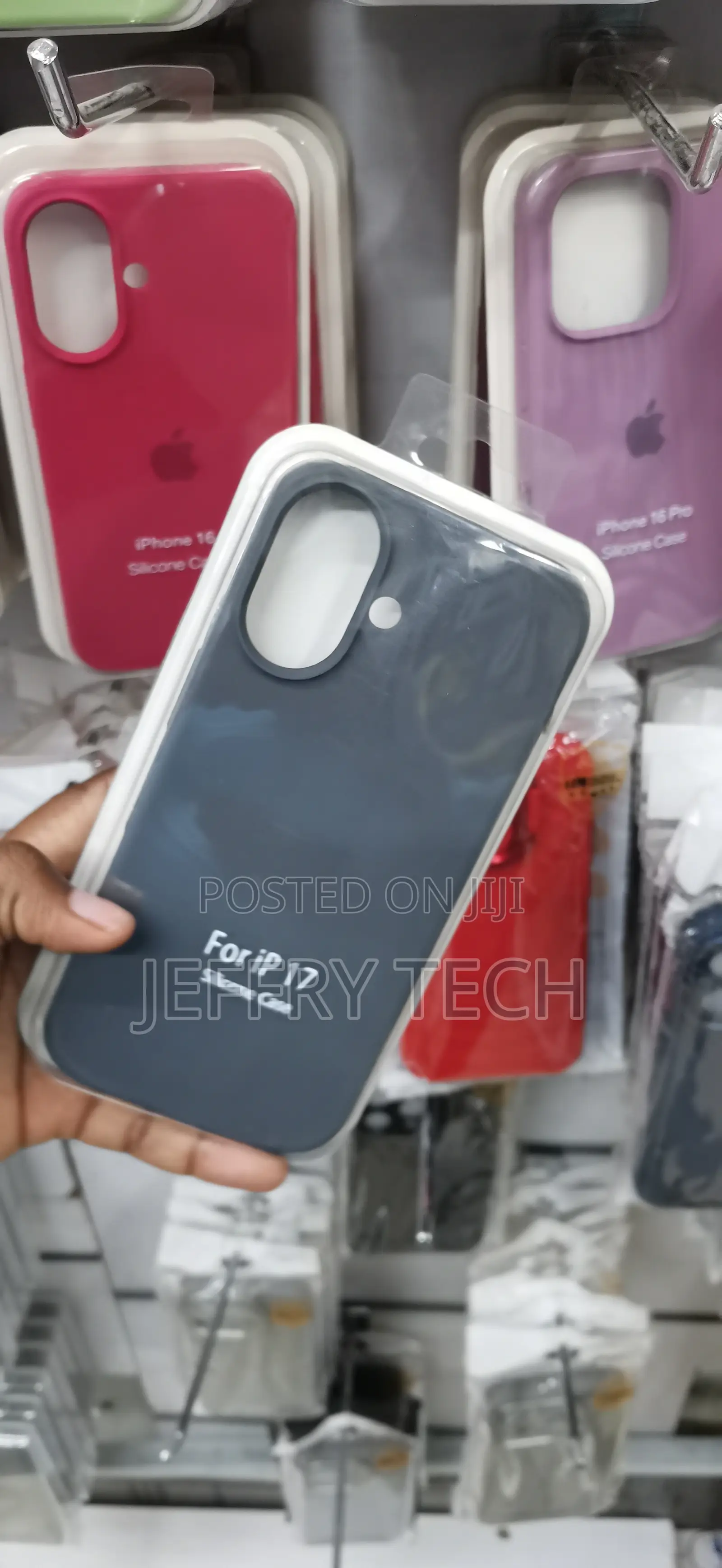 iPhone 17 : Slim, Flexible Dark Grey Silicone Body Cover