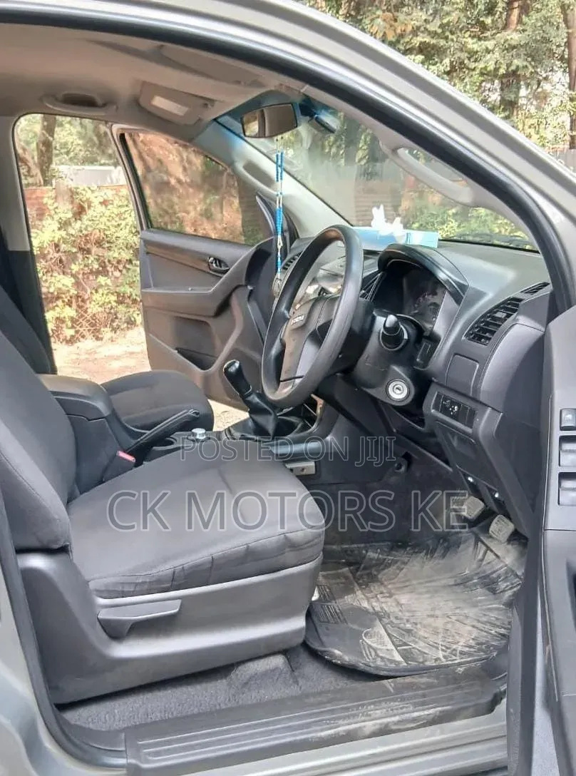 Isuzu D-MAX 2023 Gray