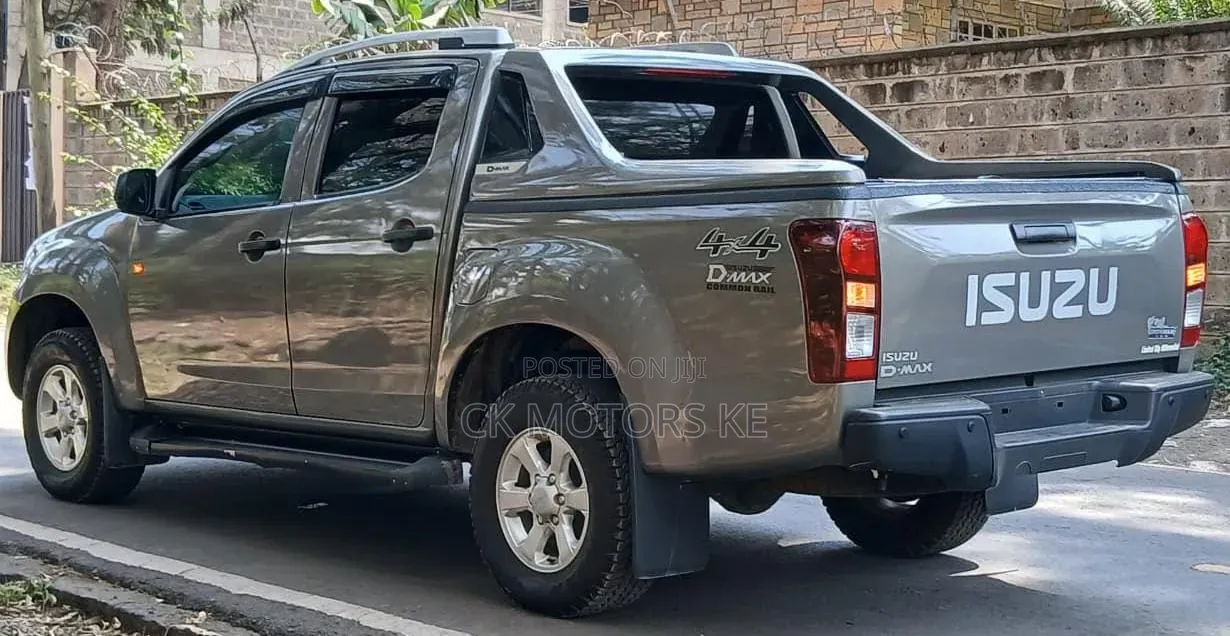 Isuzu D-MAX 2023 Gray