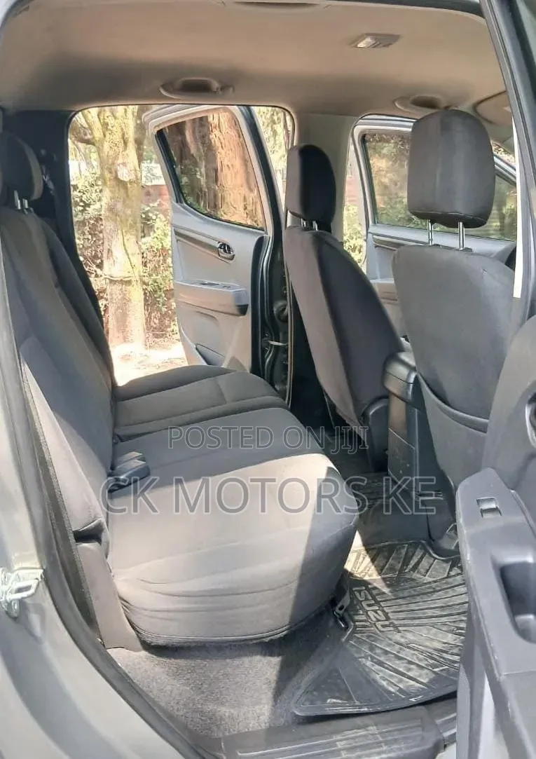 Isuzu D-MAX 2023 Gray