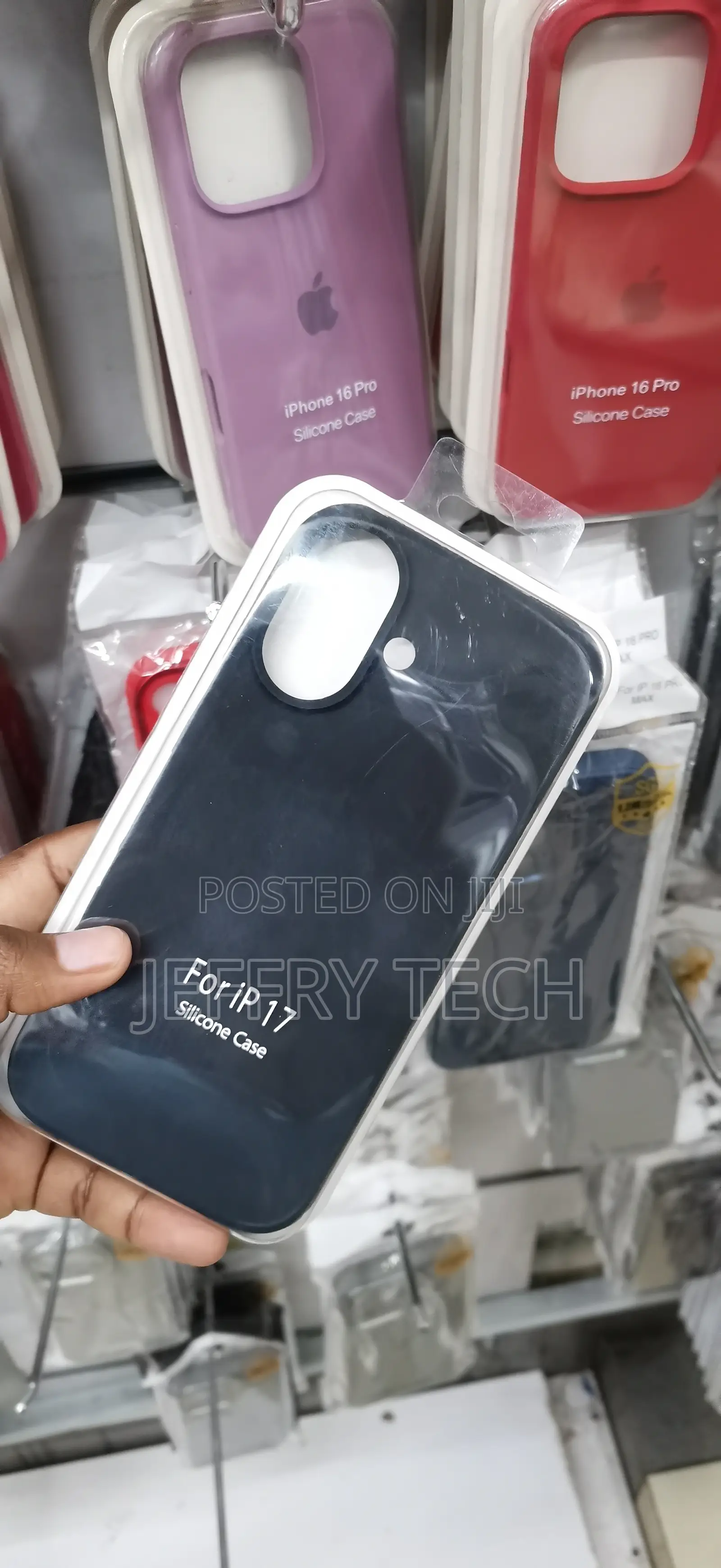 iPh17 Featuring a Soft-Touch Finish and Precise Camera Cutout Case