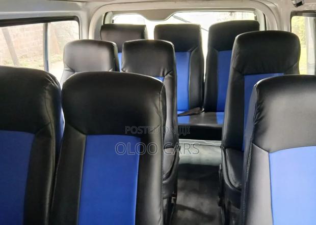 Toyota HiAce 2014 White - thumbnail 3