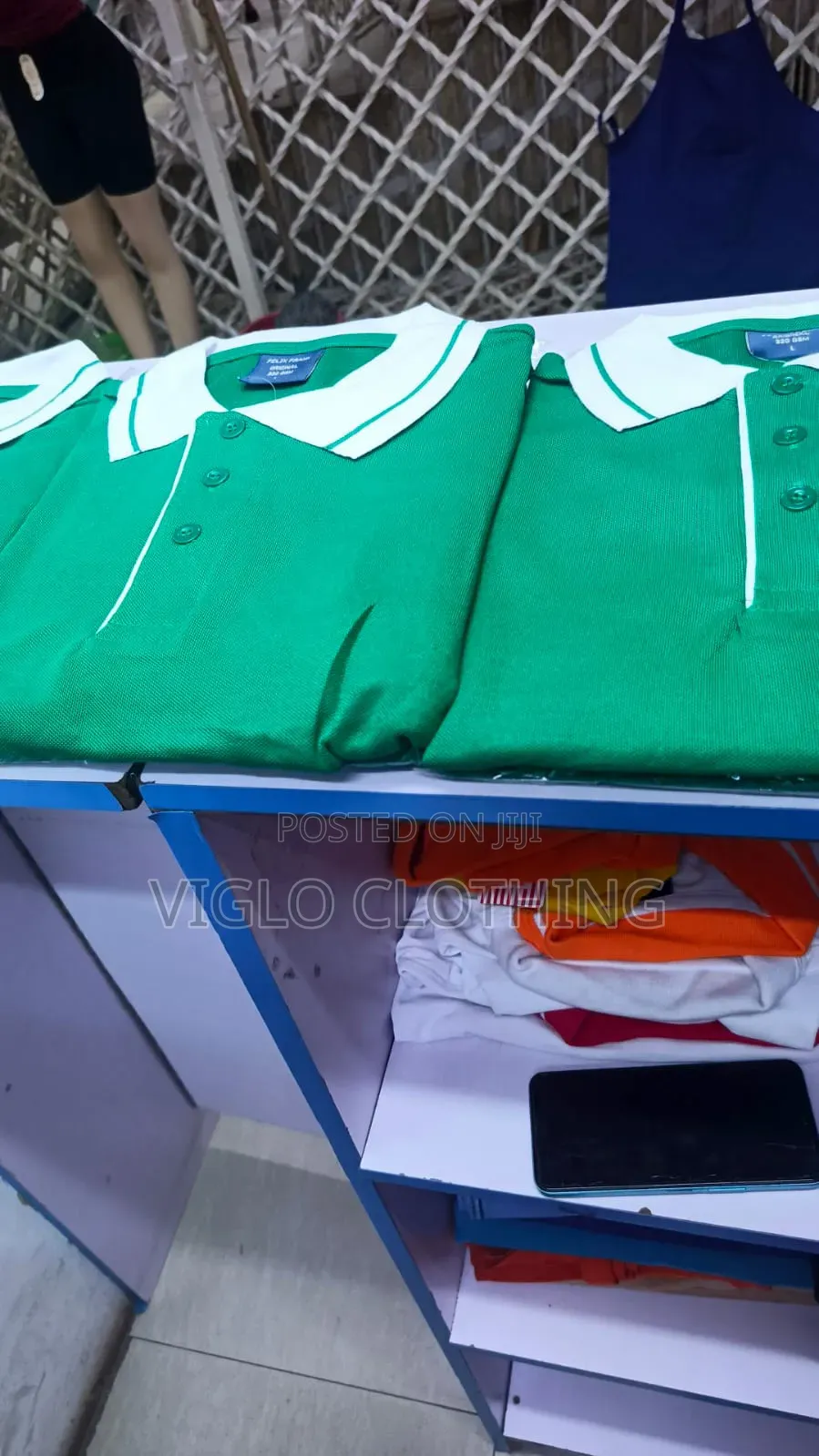 Green Body Collar White