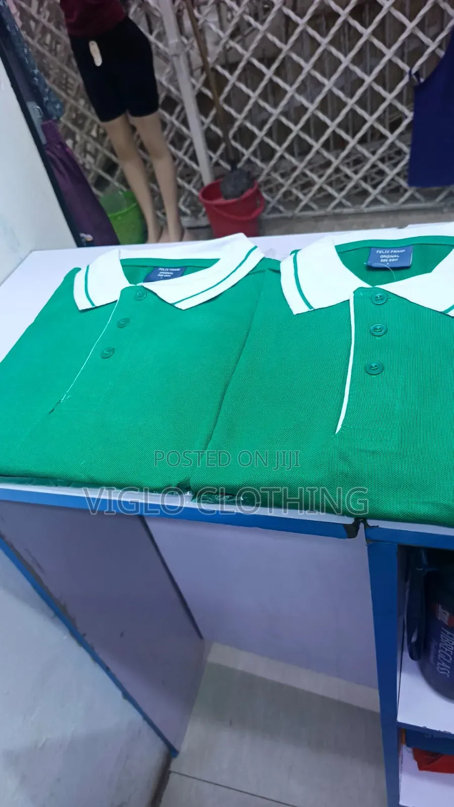 Green Body Collar White