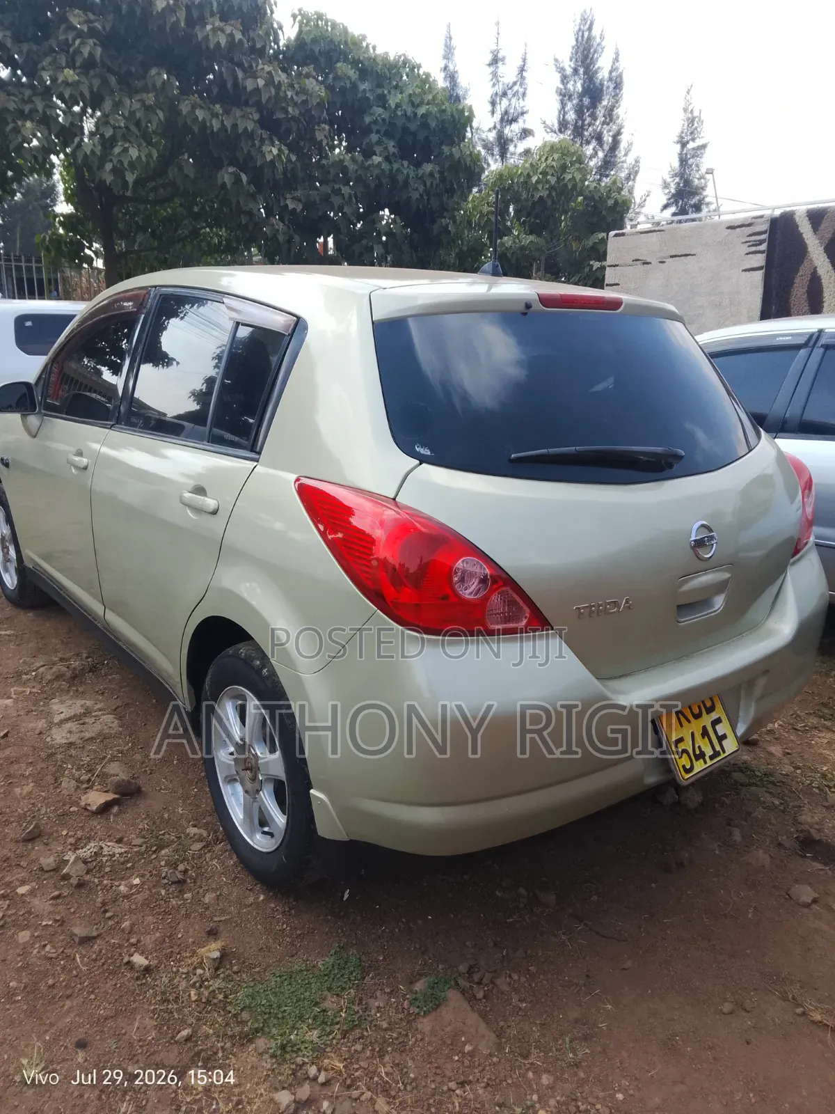 Nissan Tiida 2009 Gold