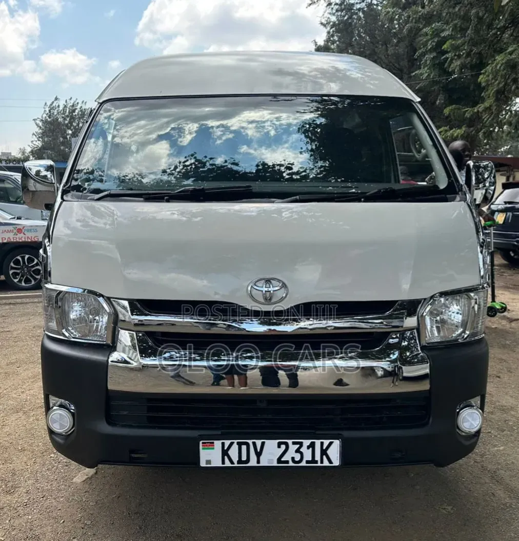 Toyota HiAce 2019 White