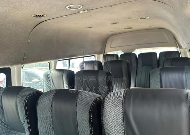 Toyota HiAce 2019 White - thumbnail 5