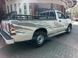 Toyota Hilux 2015 White