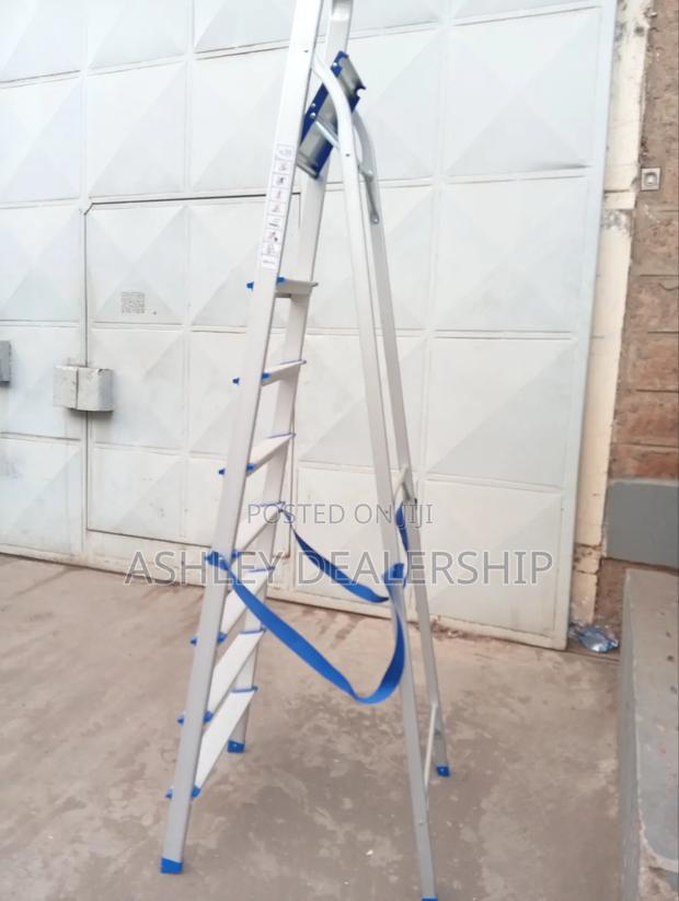8 Step Aluminum Ladder - thumbnail 2