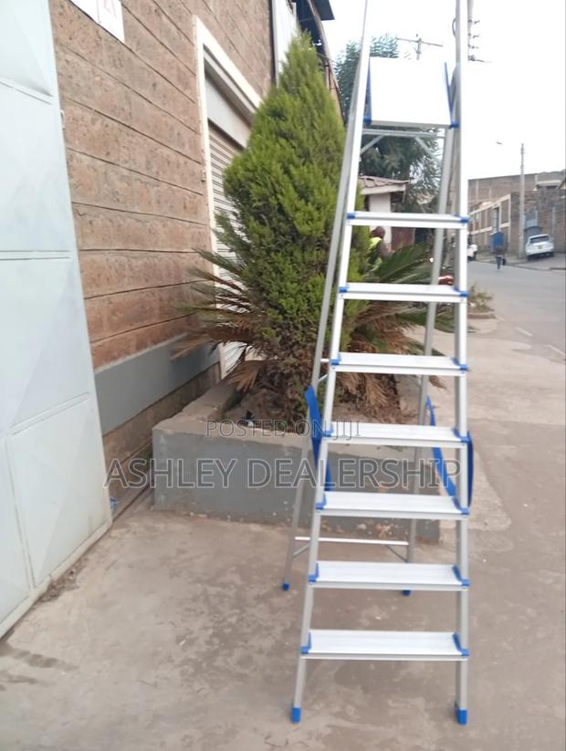 8 Step Aluminum Ladder - thumbnail 3