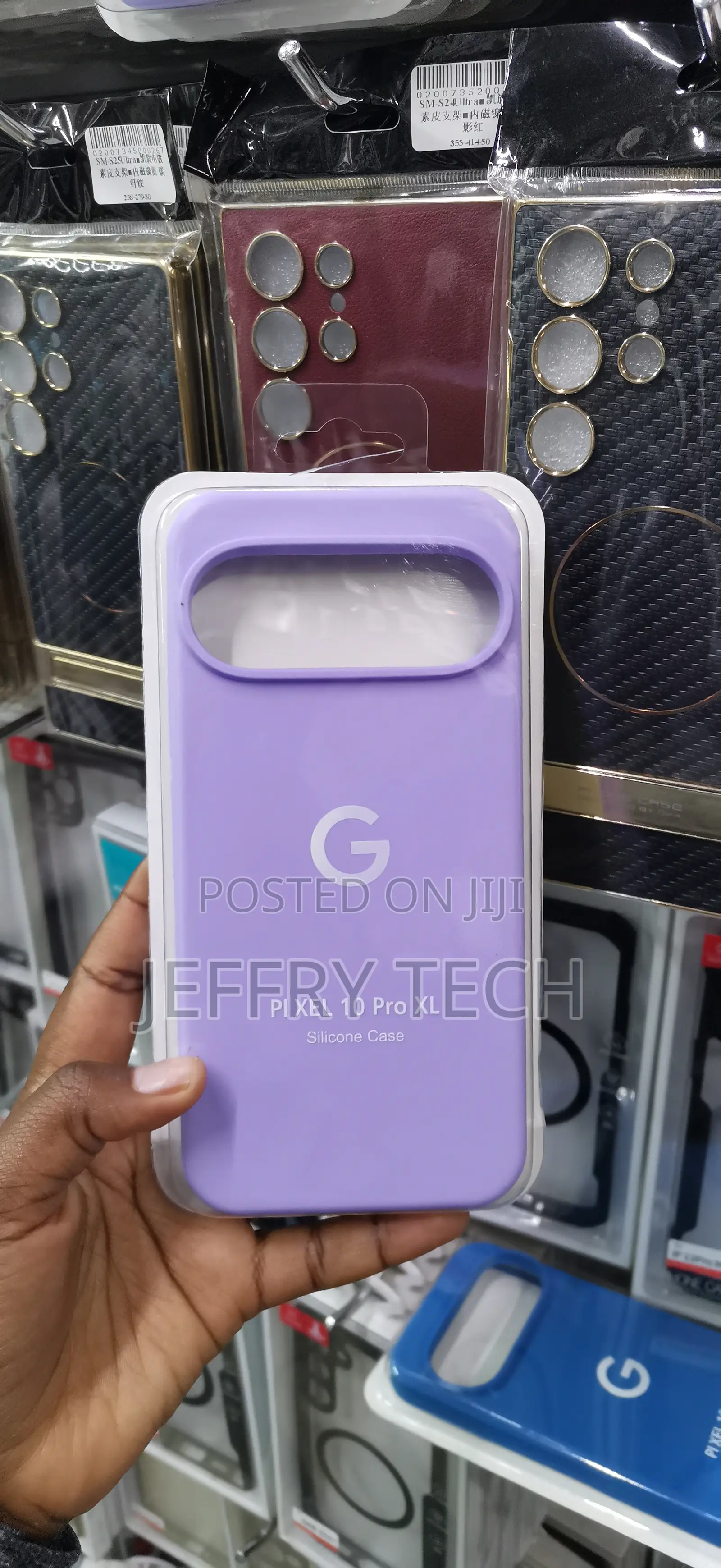 "PIXEL 10 Pro XL" With the Google 'G' Logo on the Back Case