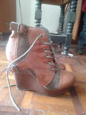 Feminine 2nd Hand Shoes