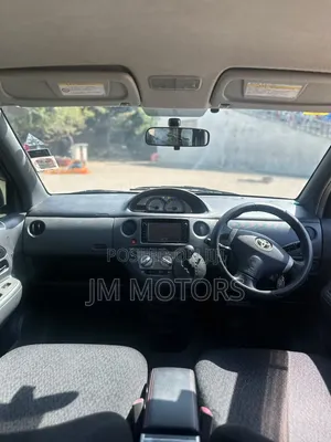 Toyota Sienta 2012 Purple
