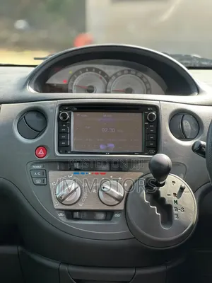 Toyota Sienta 2012 Purple