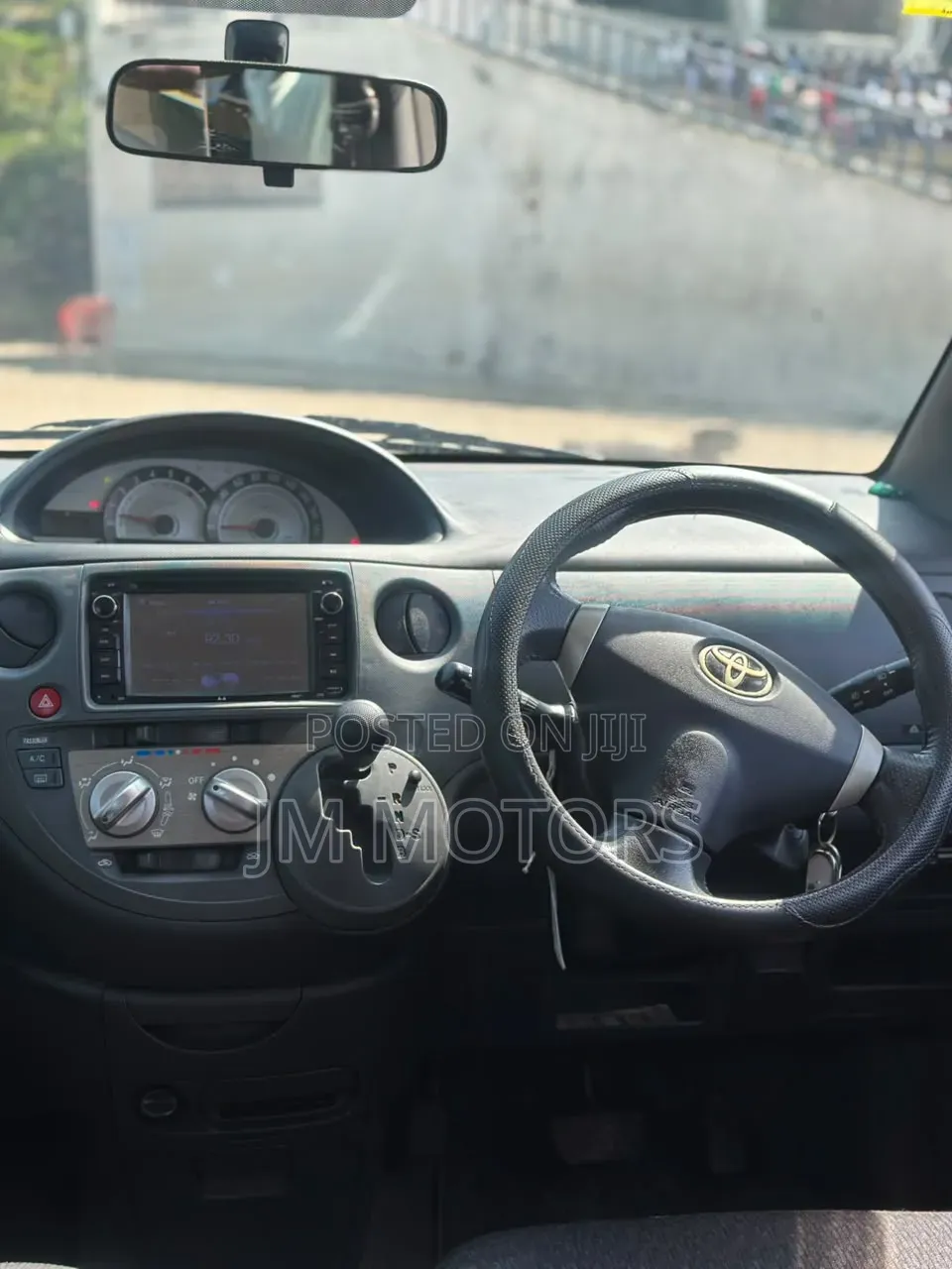 Toyota Sienta 2012 Purple