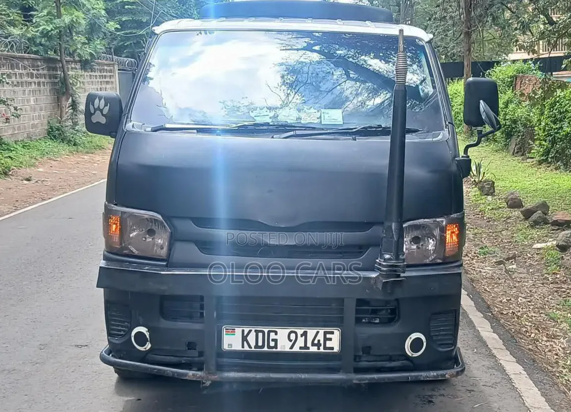 Toyota HiAce 2016 White