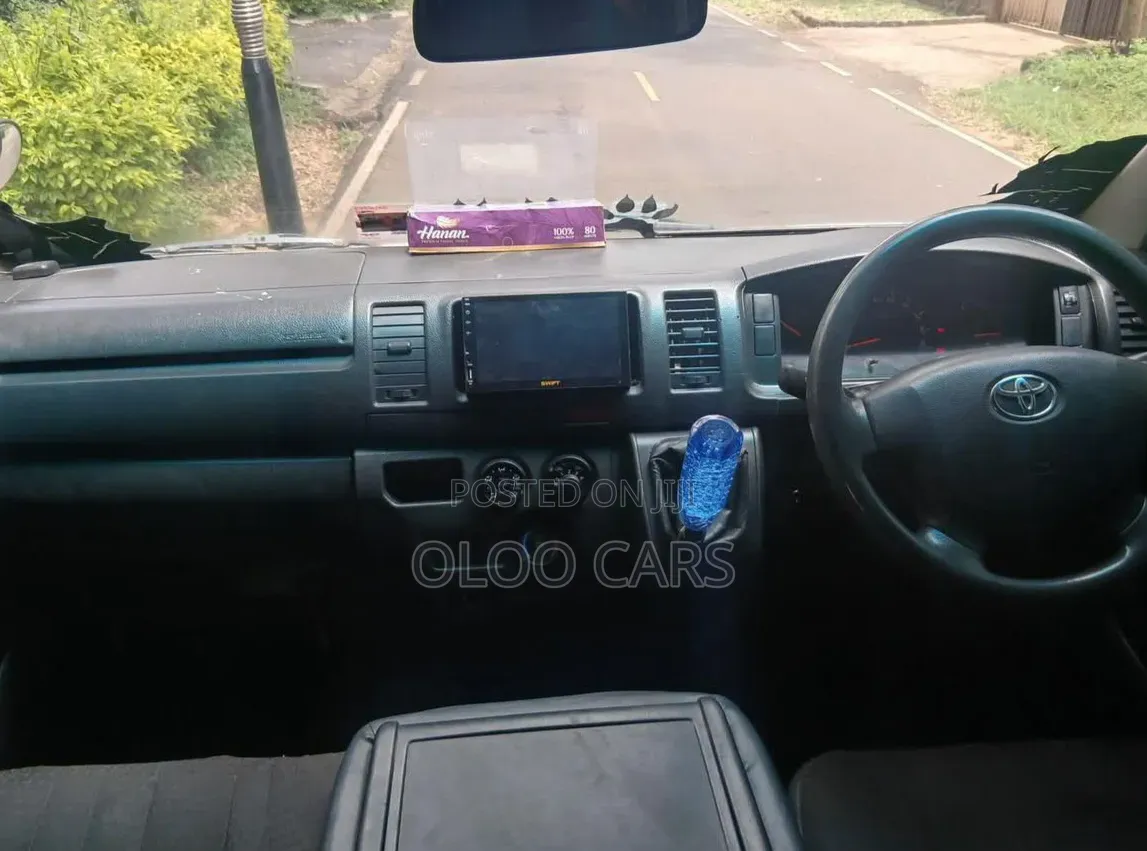 Toyota HiAce 2016 White
