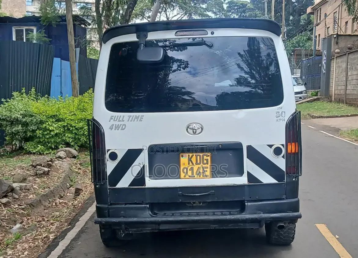 Toyota HiAce 2016 White