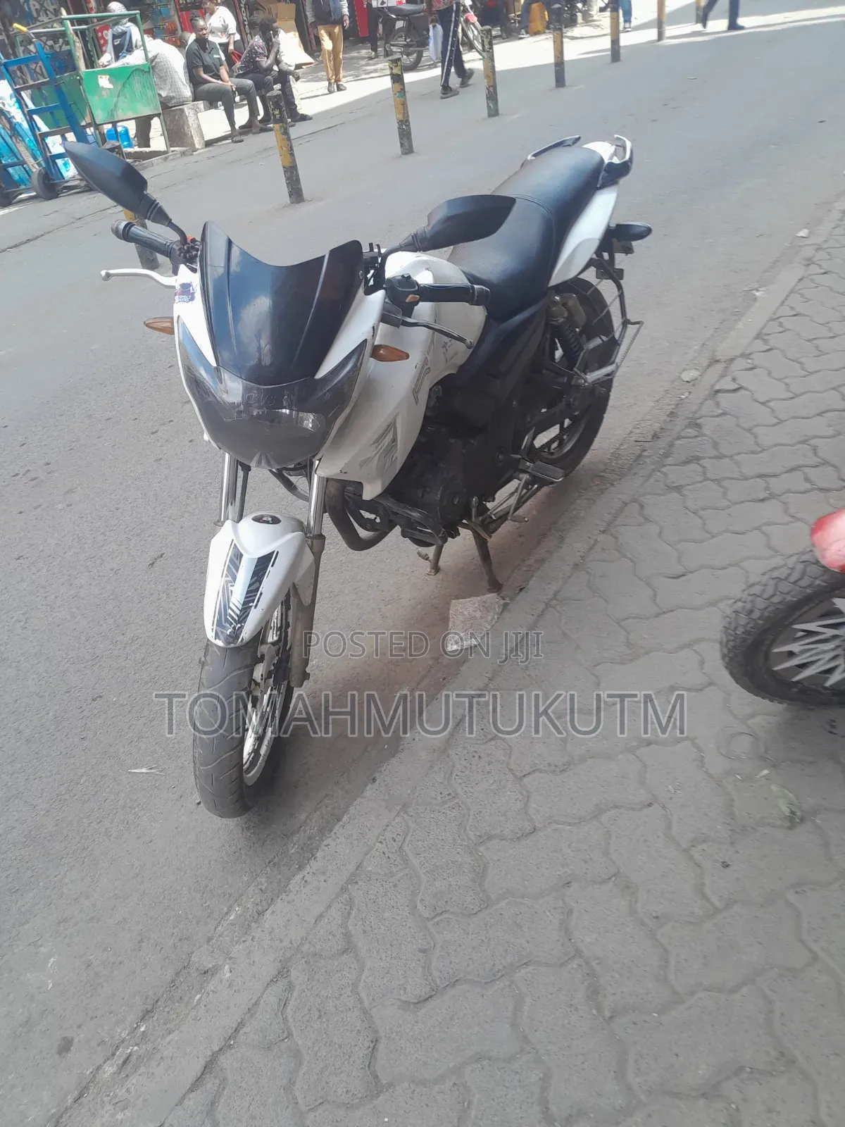 TVS Apache 180 RTR 2018 White