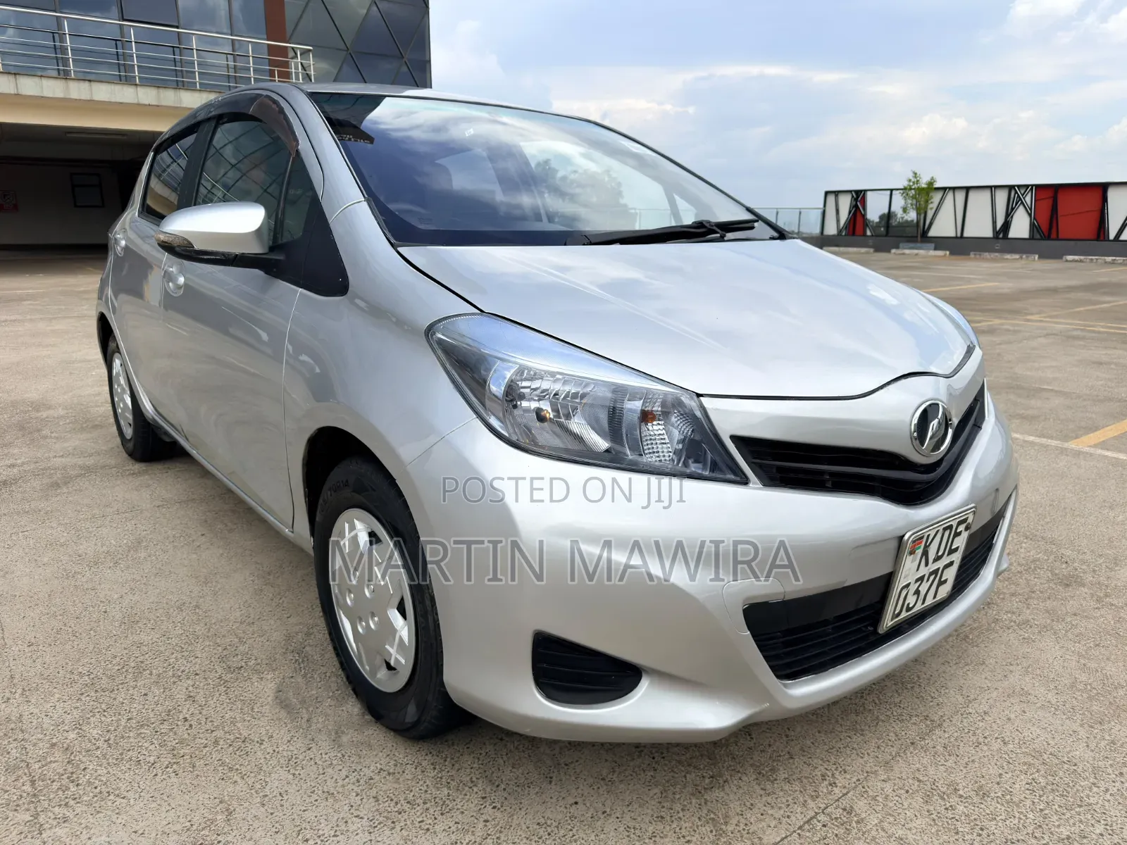Toyota Vitz 2014 Silver