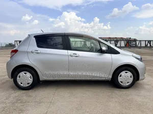 Toyota Vitz 2014 Silver