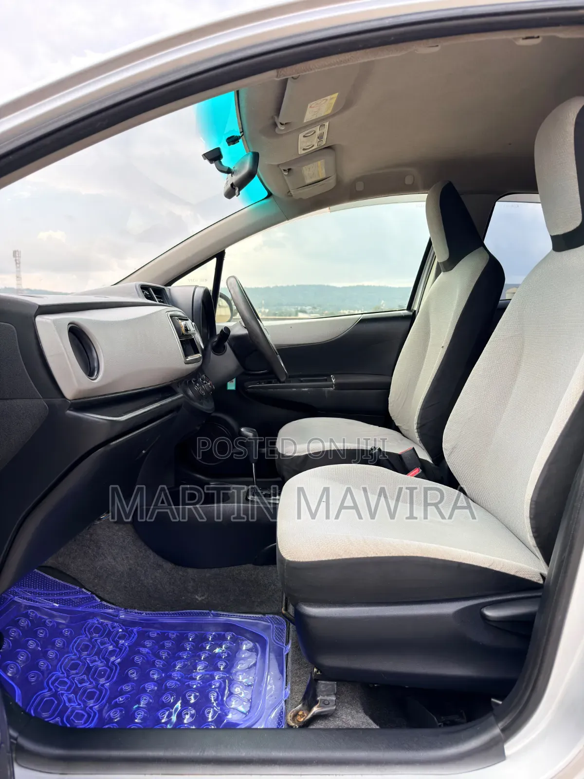 Toyota Vitz 2014 Silver