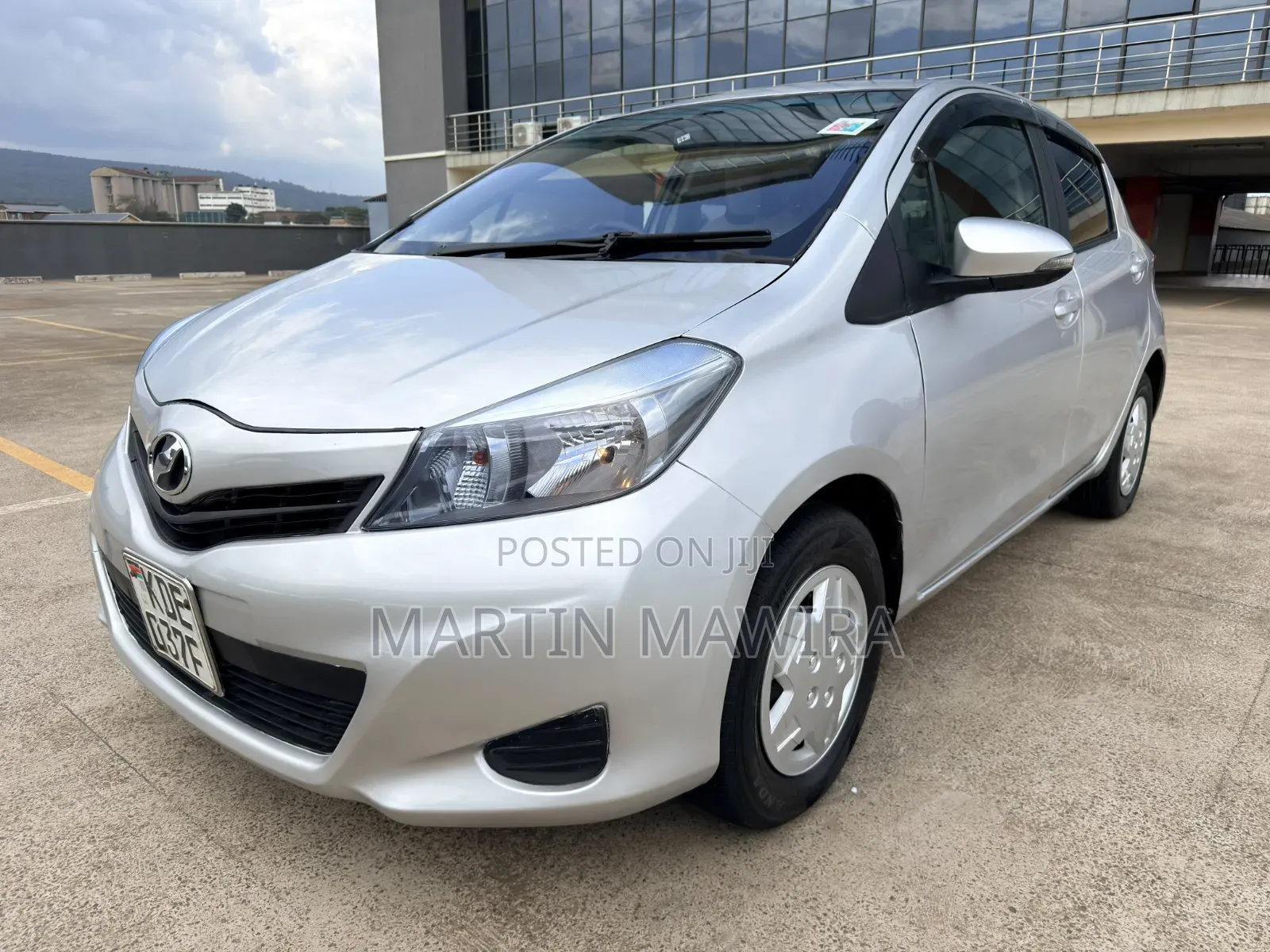 Toyota Vitz 2014 Silver