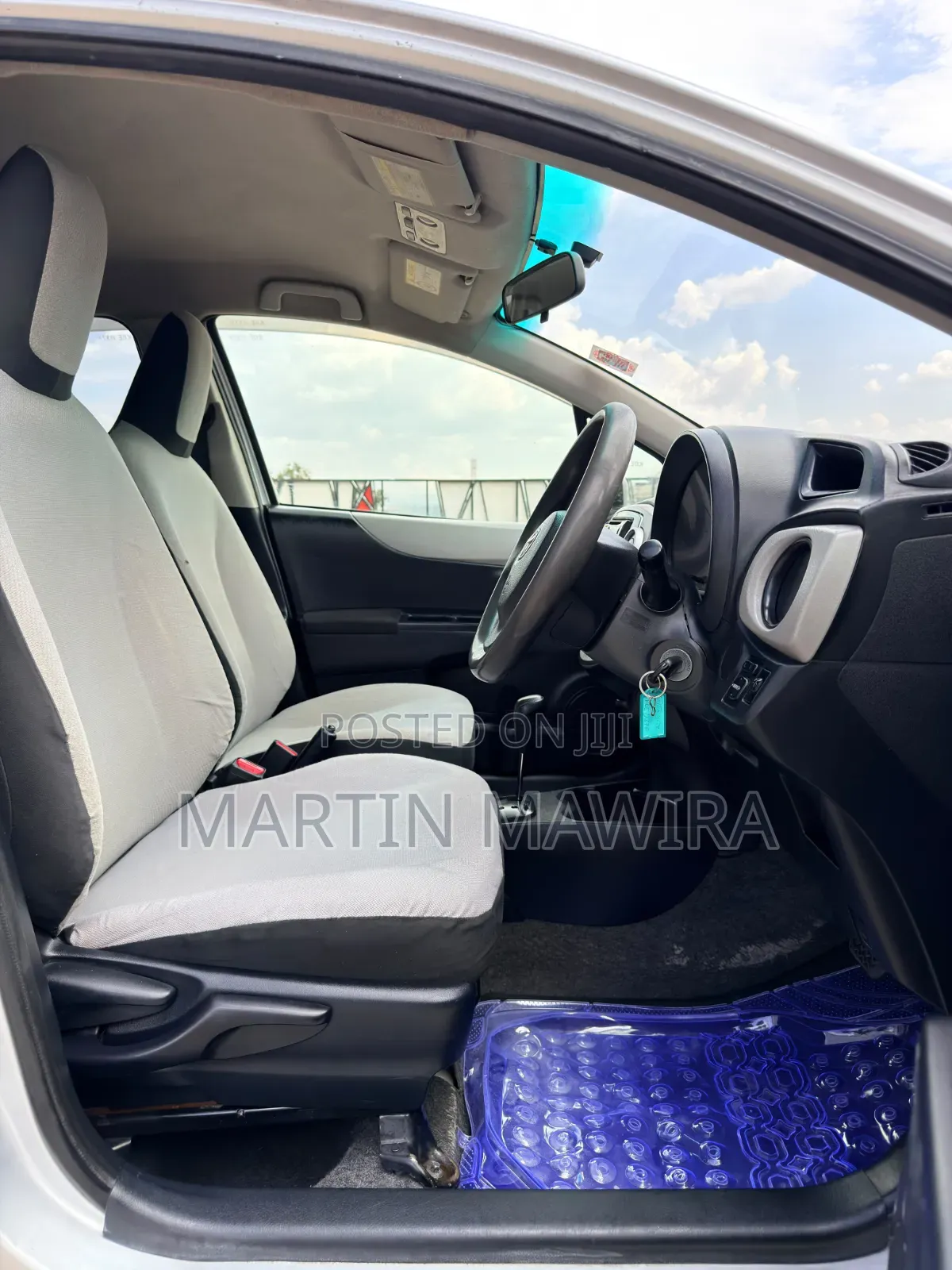 Toyota Vitz 2014 Silver