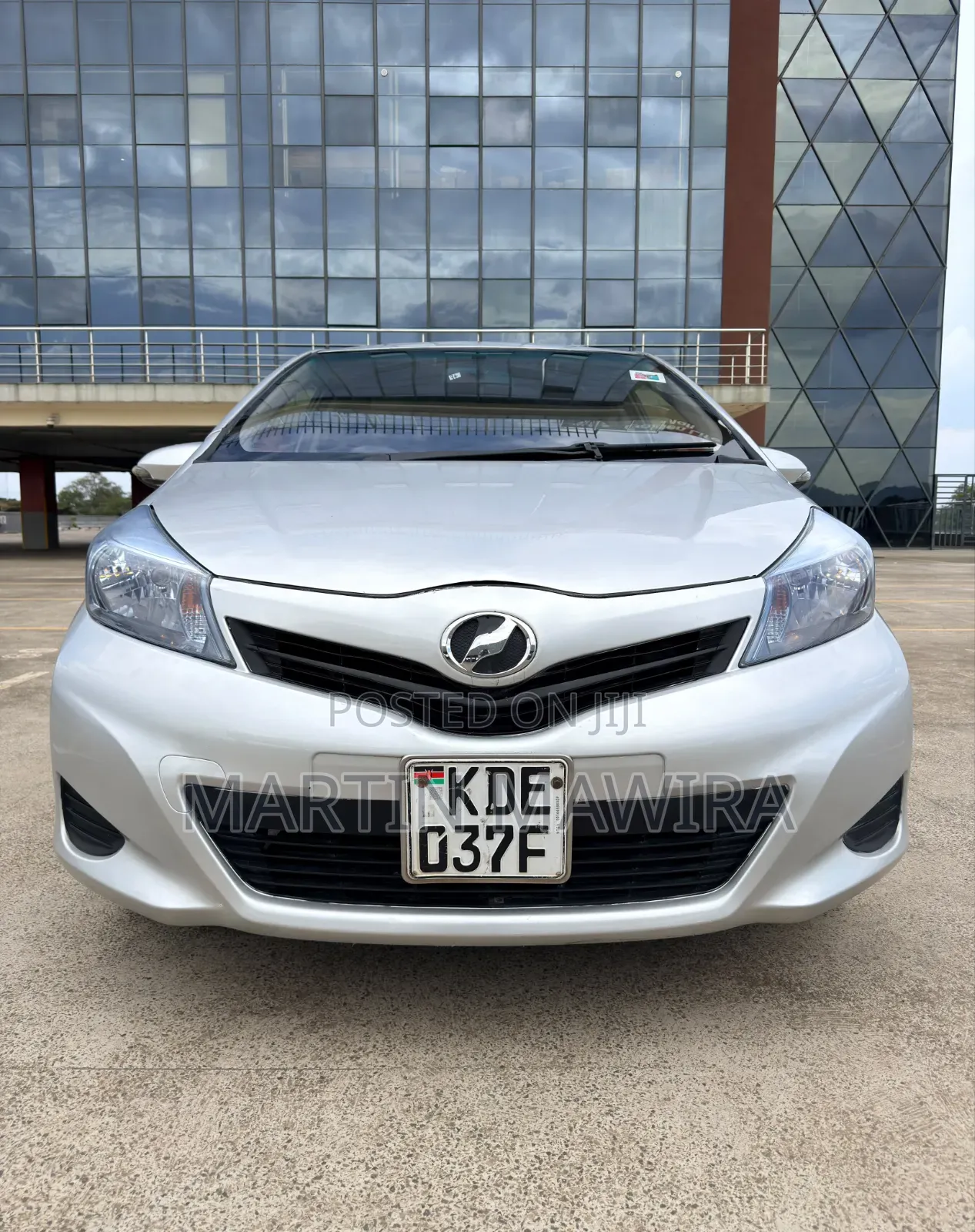 Toyota Vitz 2014 Silver