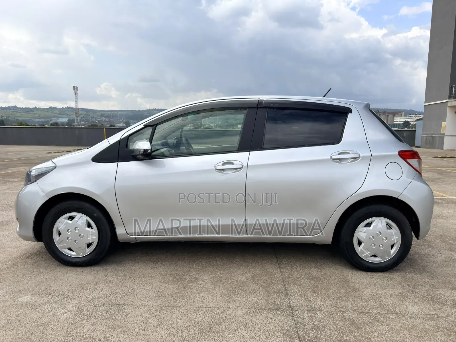 Toyota Vitz 2014 Silver