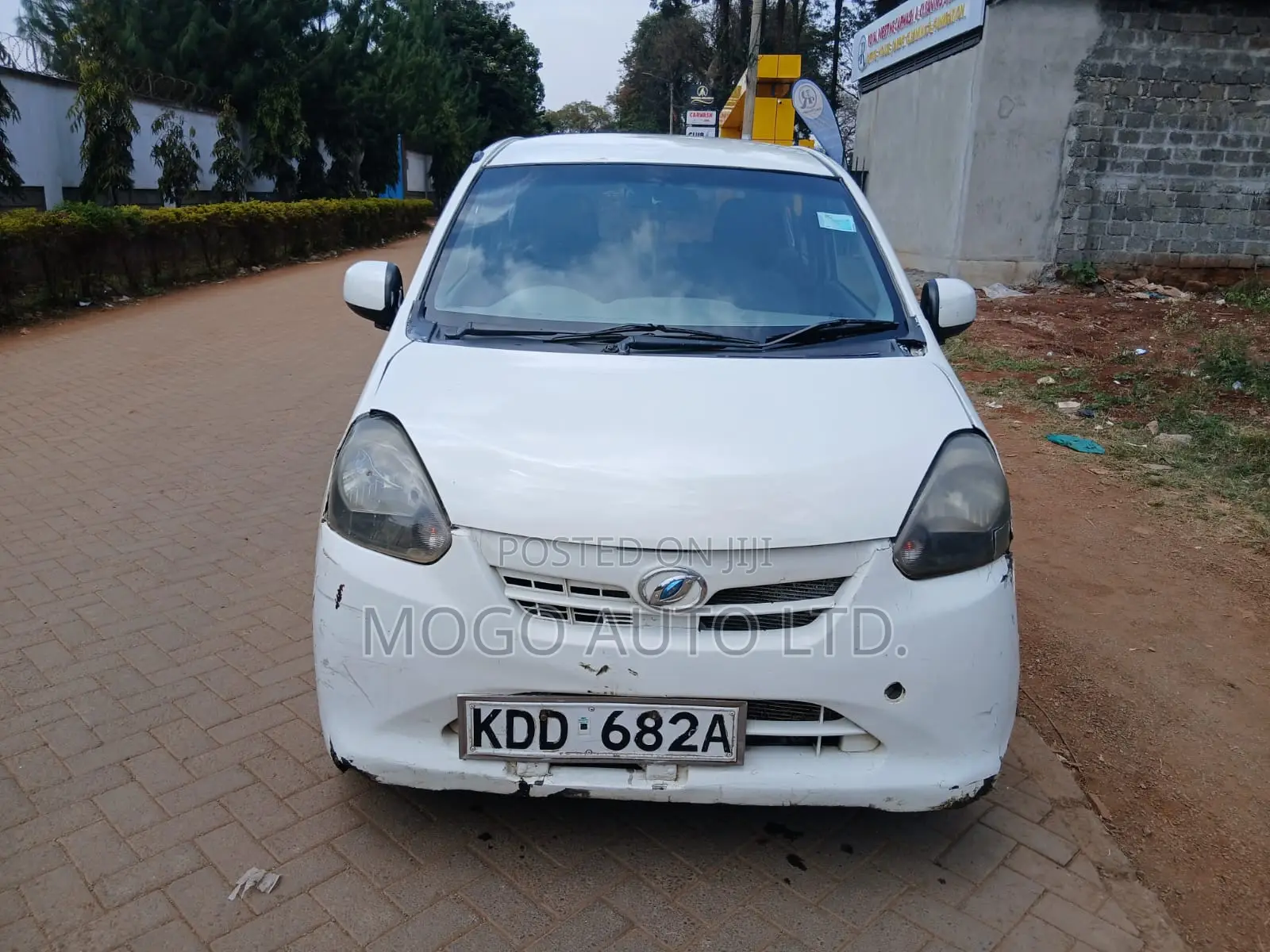 Daihatsu Mira 2014 White