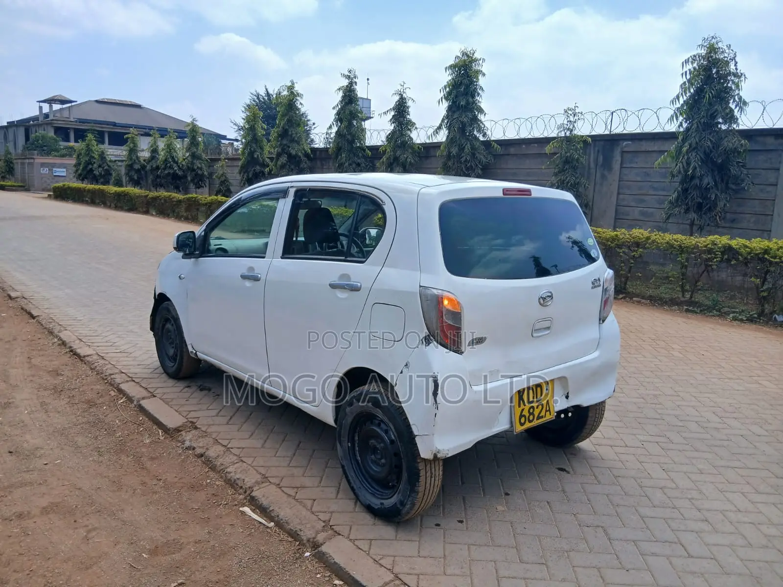Daihatsu Mira 2014 White