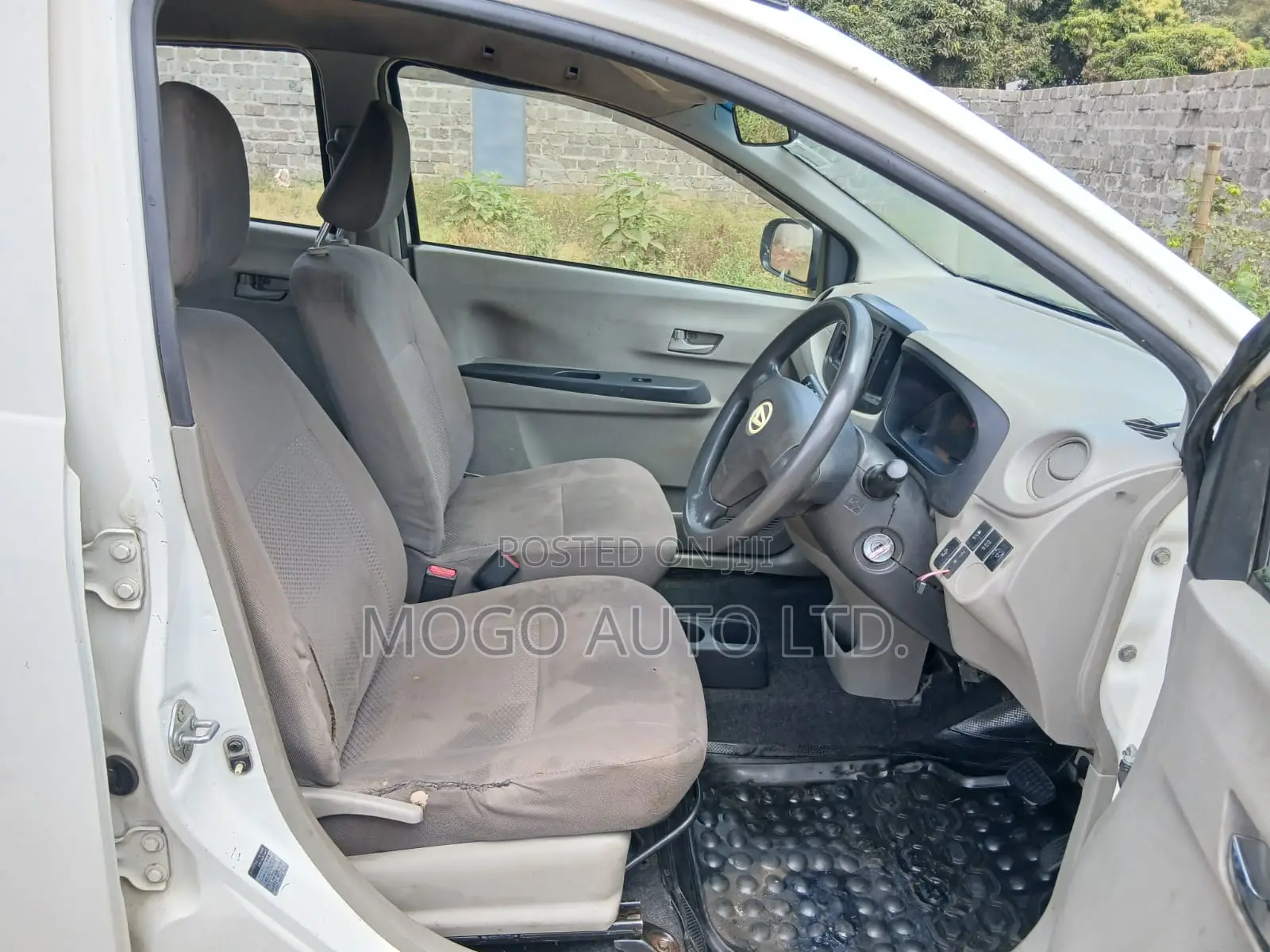 Daihatsu Mira 2014 White