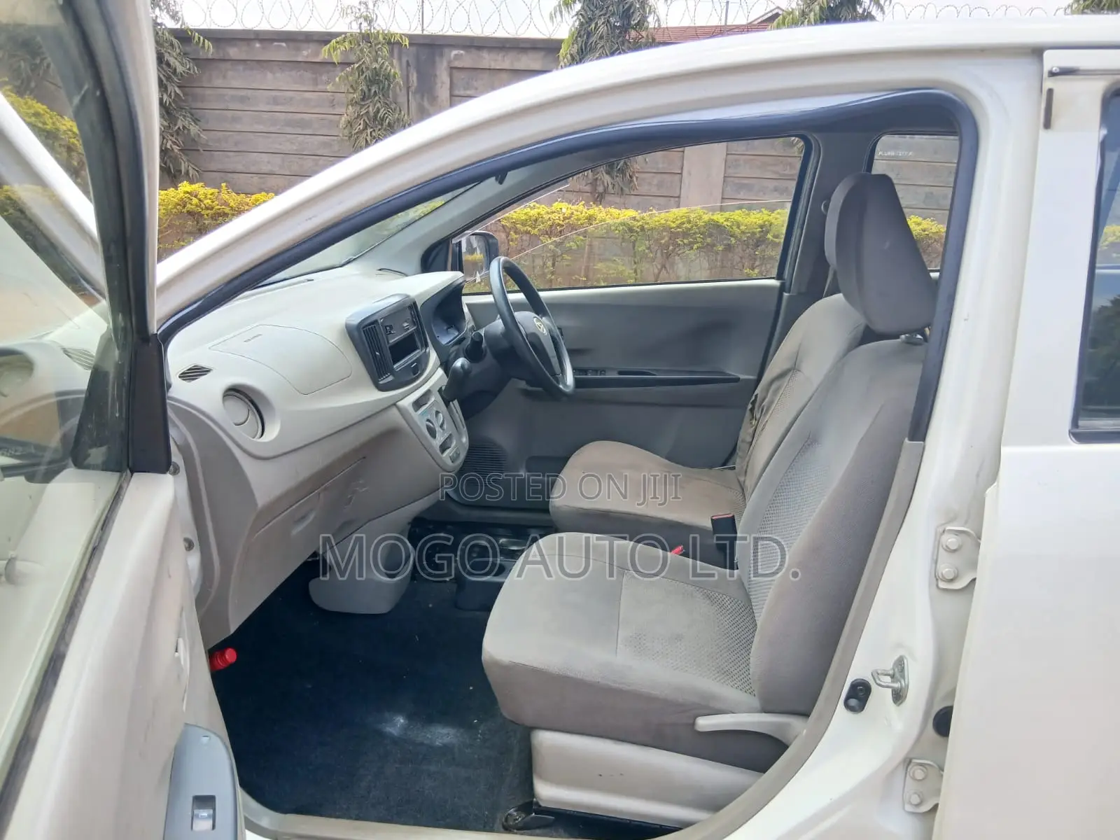 Daihatsu Mira 2014 White