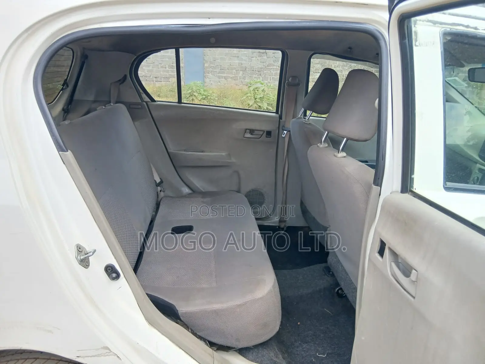 Daihatsu Mira 2014 White