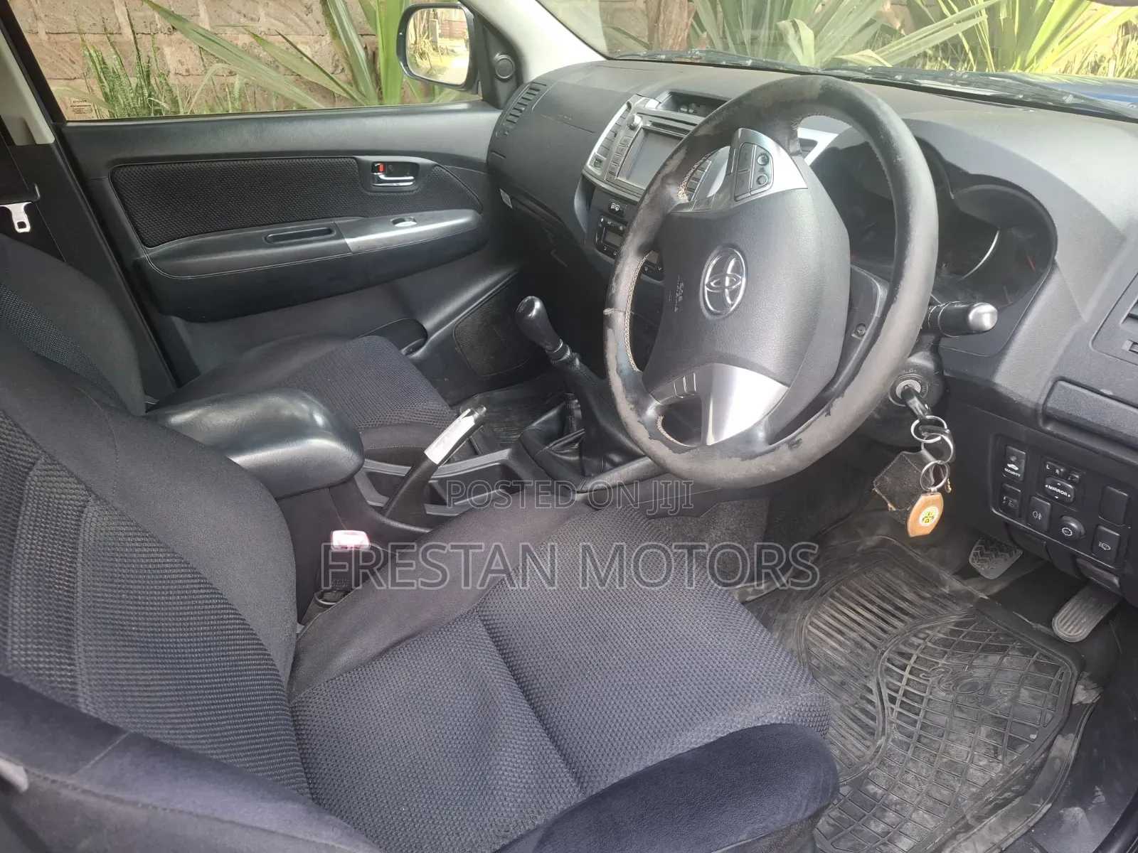 Toyota Hilux 2013 Blue