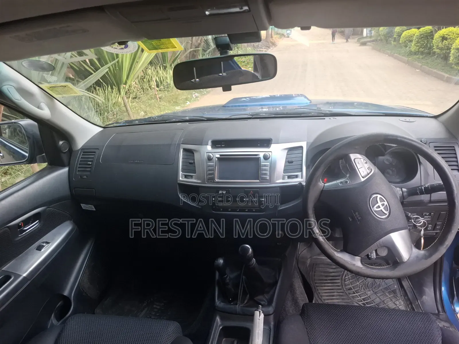 Toyota Hilux 2013 Blue