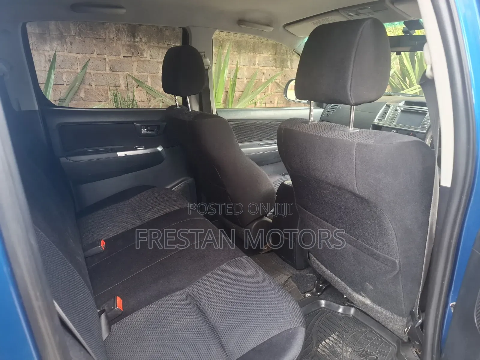 Toyota Hilux 2013 Blue