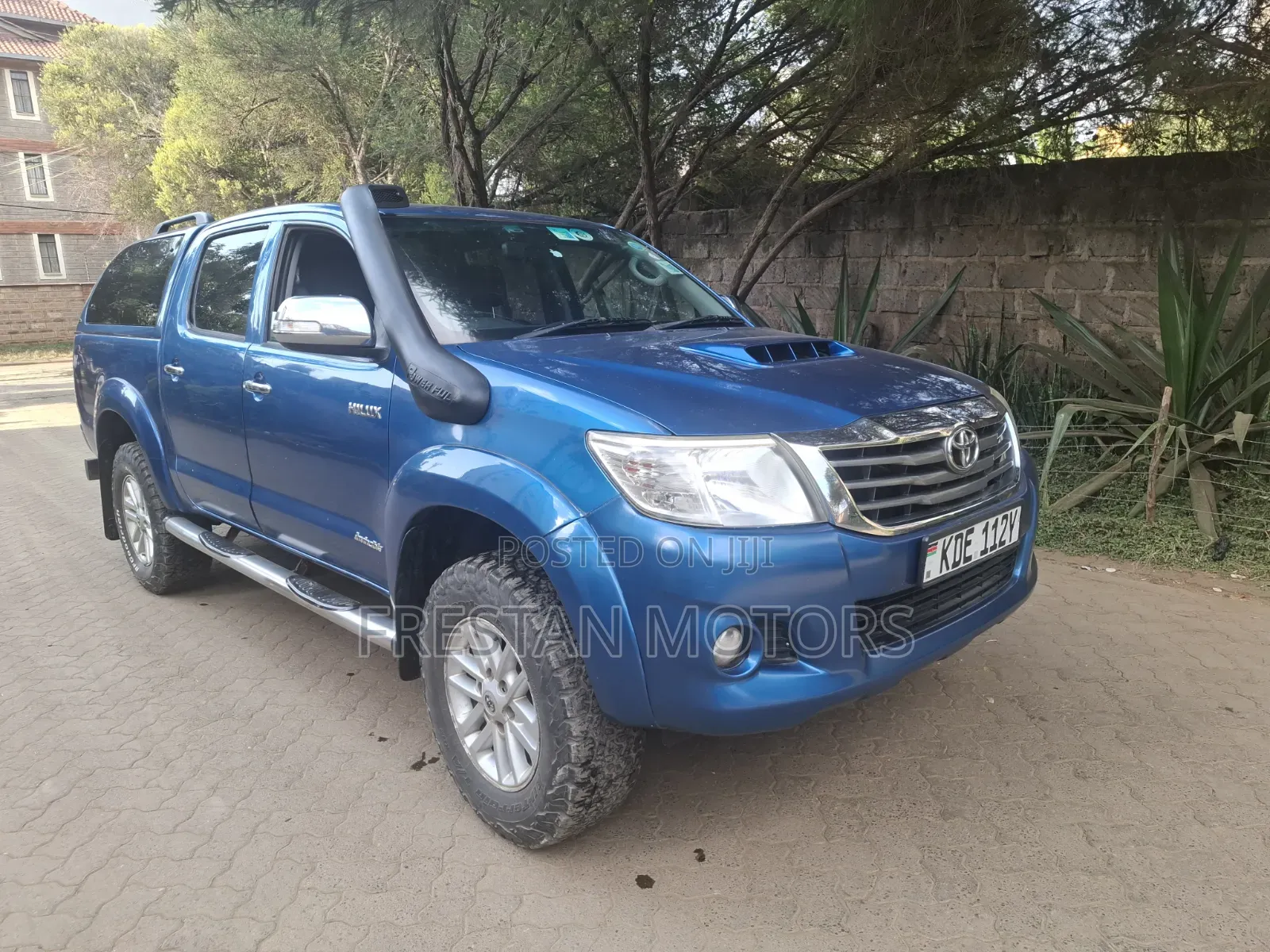 Toyota Hilux 2013 Blue