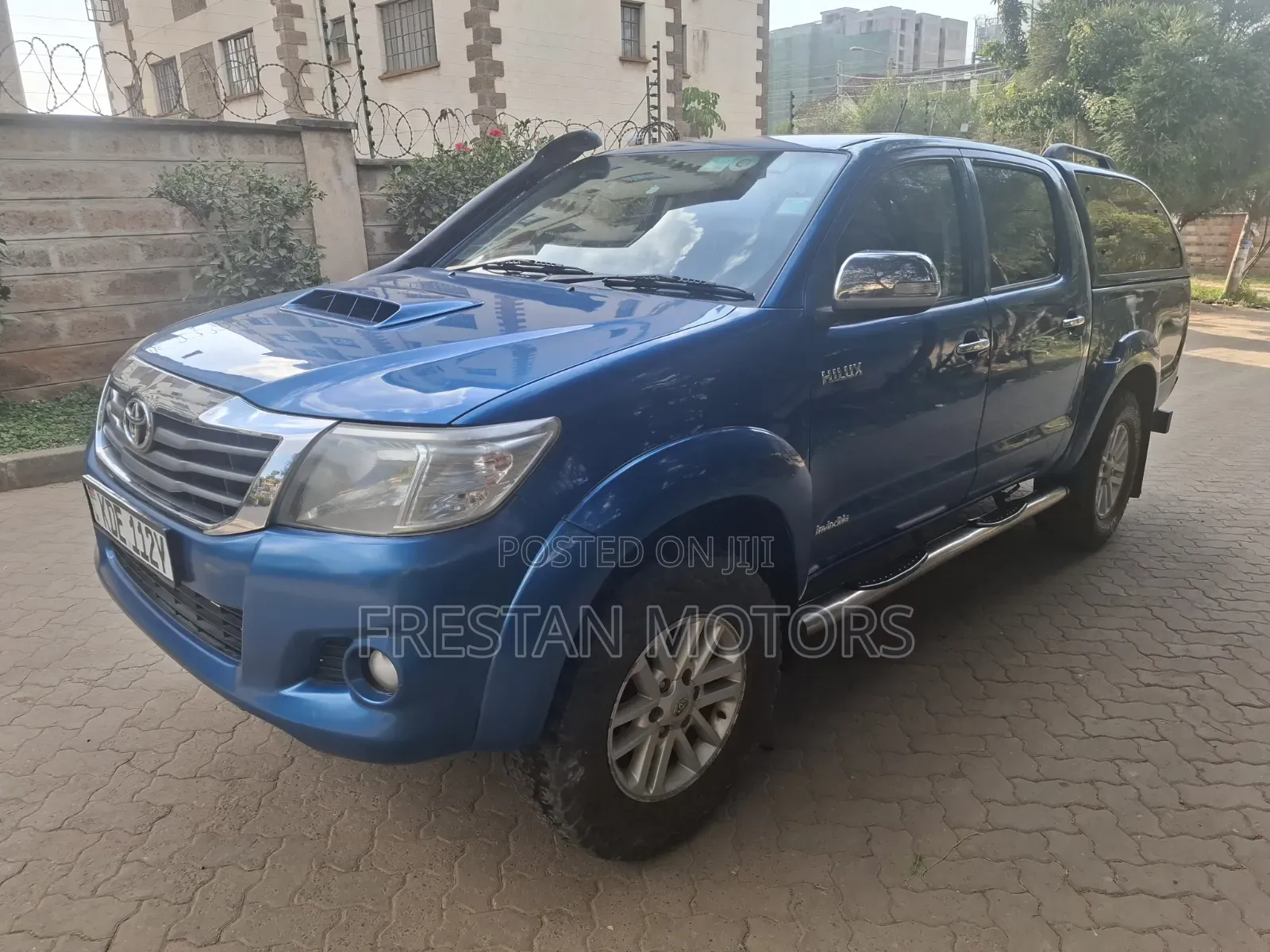 Toyota Hilux 2013 Blue