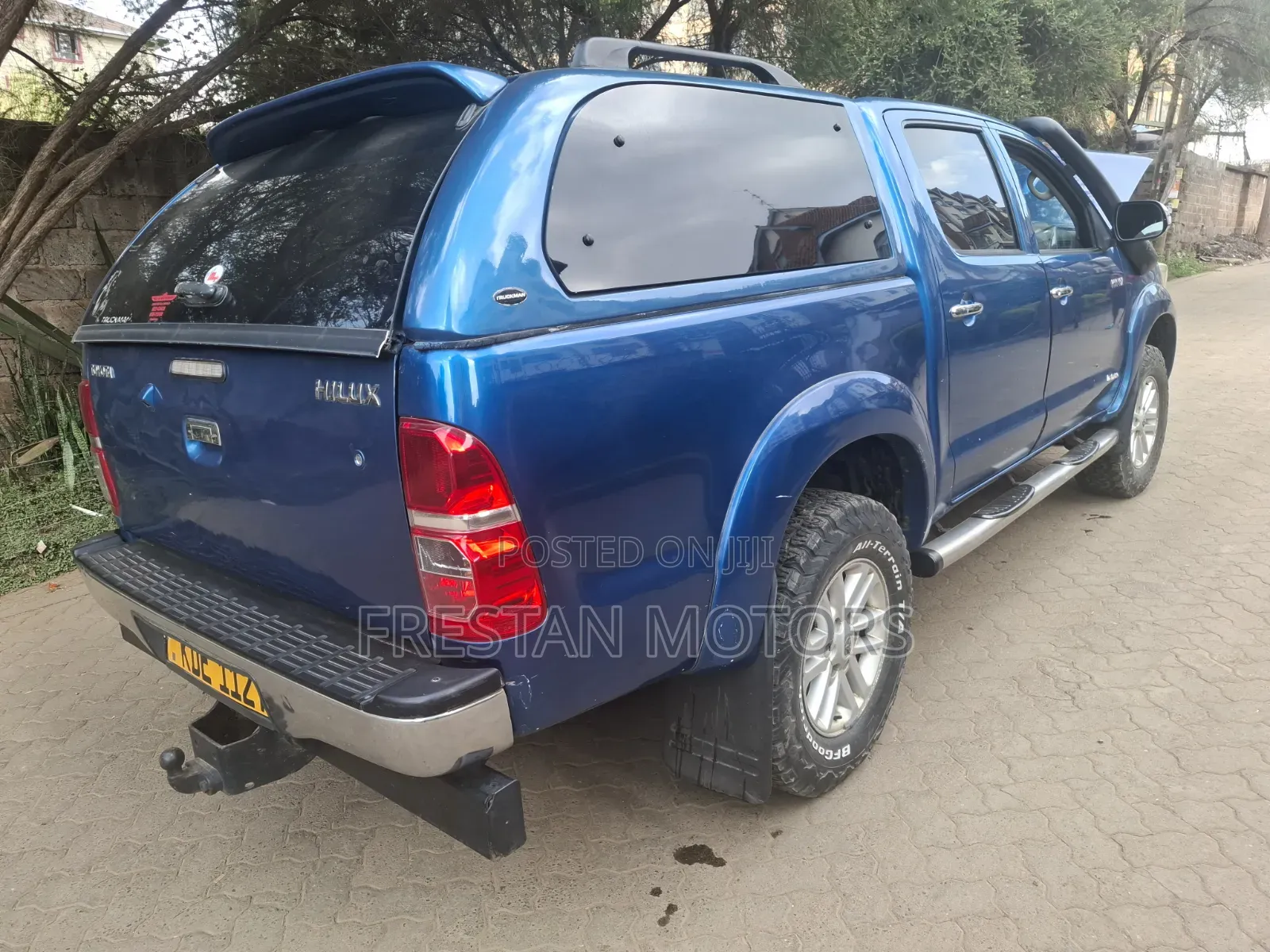 Toyota Hilux 2013 Blue