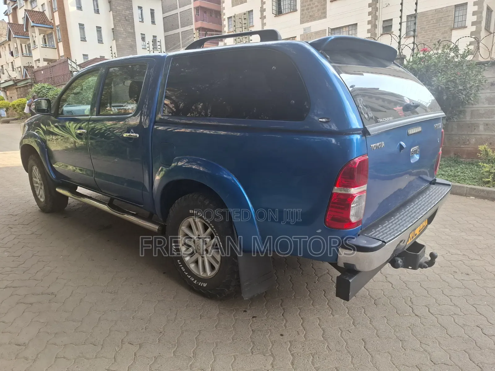 Toyota Hilux 2013 Blue