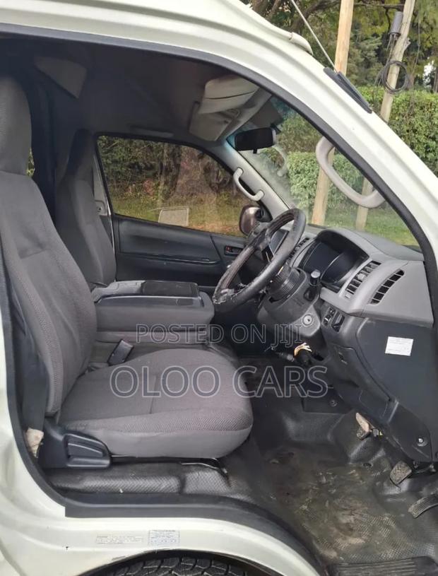 Toyota HiAce 2015 White - thumbnail 4