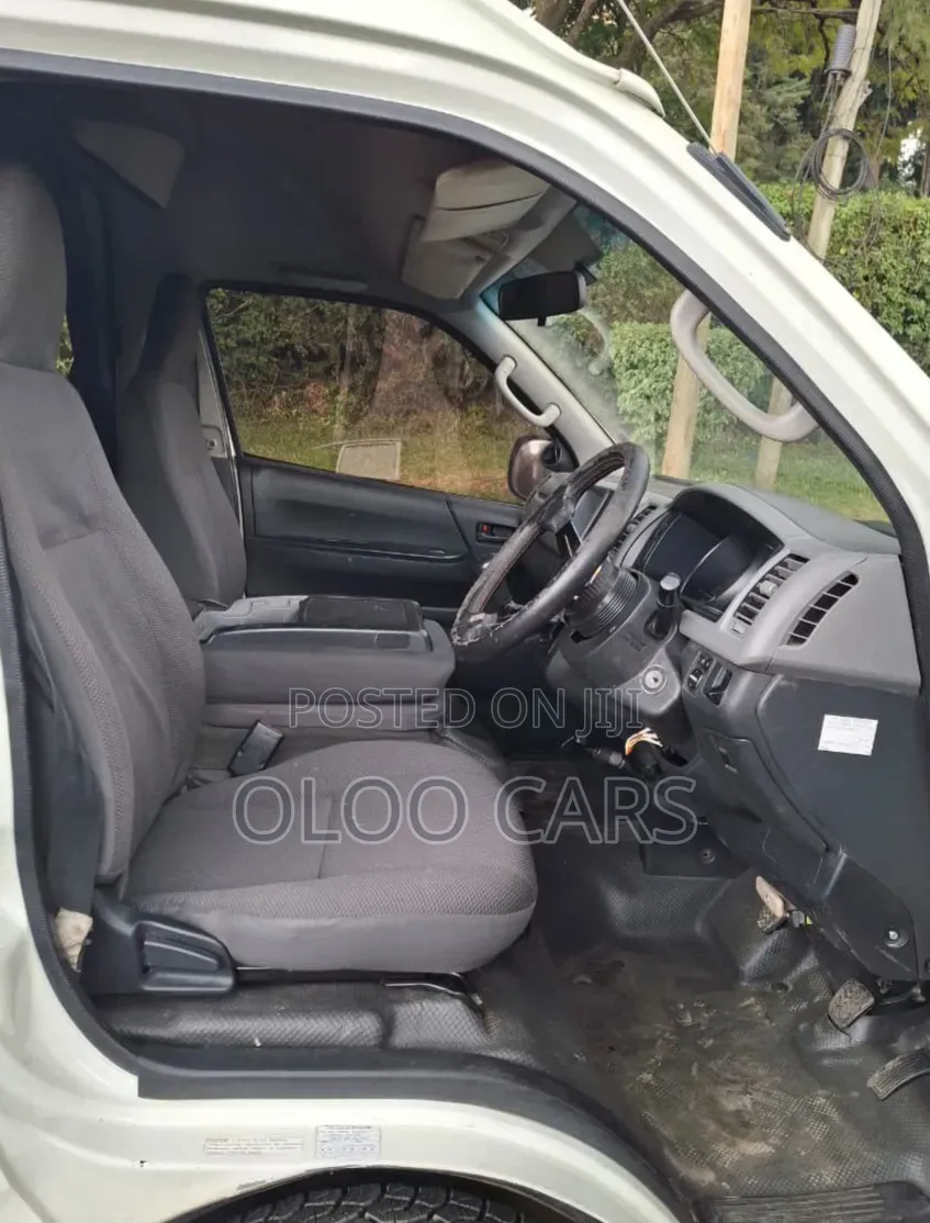 Toyota HiAce 2015 White
