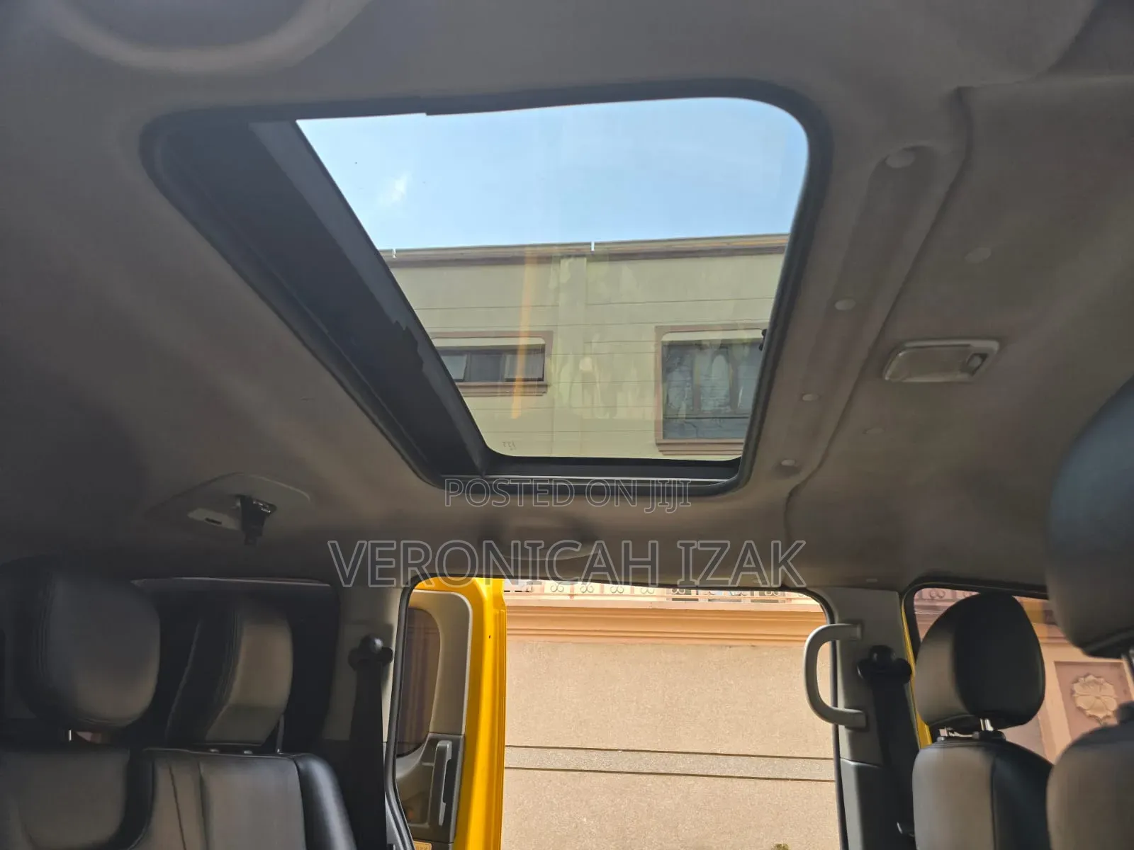 Nissan NV350 2015 Yellow